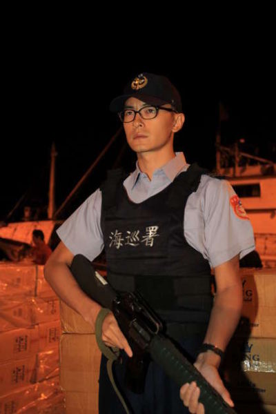 郑元畅表情严肃