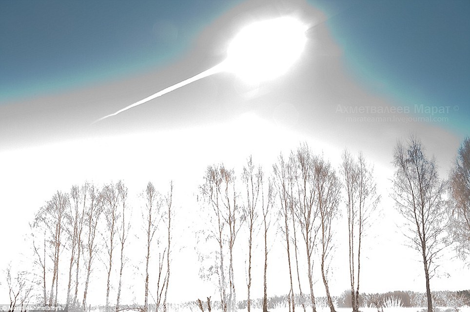 俄摄影师捕捉到陨石在空中爆炸画面