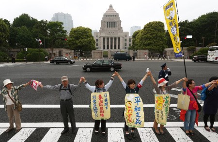日本保护宪法的组织及相关劳动团体发起集会