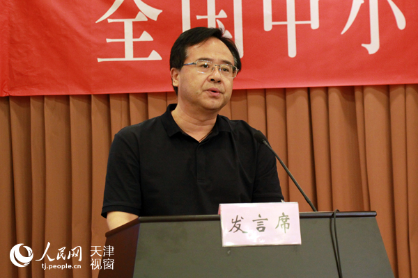 浙江省经信委副主任岳阳介绍工作经验。（摄影：周君）