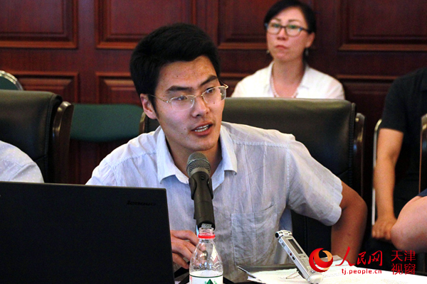 河北工业大学京津冀发展研究中心讲师、博士张超做主题演讲。（摄影：谢鸣驰）