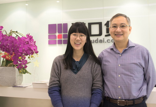 道口贷CEO罗川与搜狐财经记者陈洋 道口贷CEO罗川（右）与搜狐财经记者陈洋